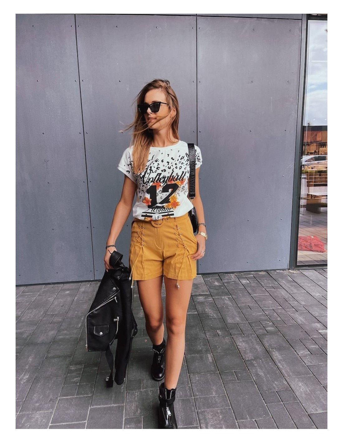 Women\'s summer shorts with a belt, mustard 10200 - Online store - Boutique